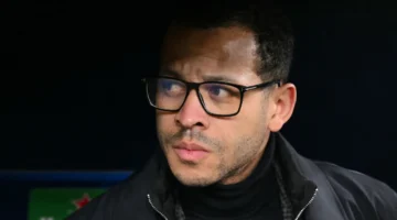 موقف تشيلسي من إقالة ليام روزينيور بعد الهزيمة المذلة أمام إيفرتون